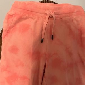 Old Navy size small vintage tie-dye jogger in a peach coral